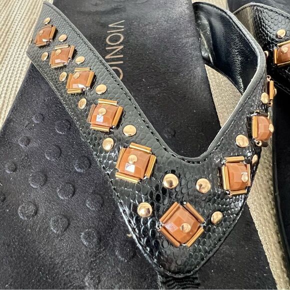 Vionic Women's Florian Thong
Sandal Snake with coral jewels
Size 10 - Picture 4 of 13